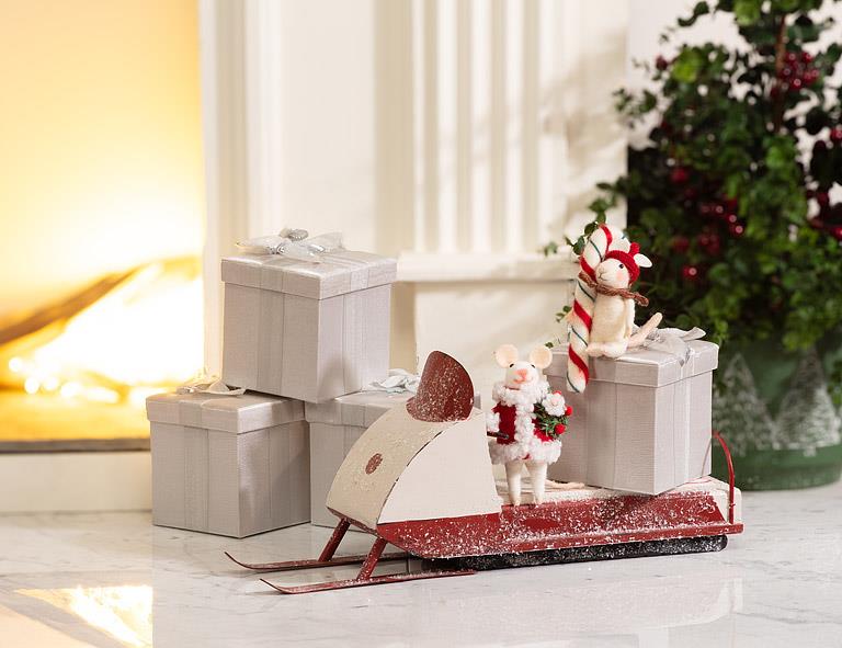 Santa Mouse with Wreath Ornament
