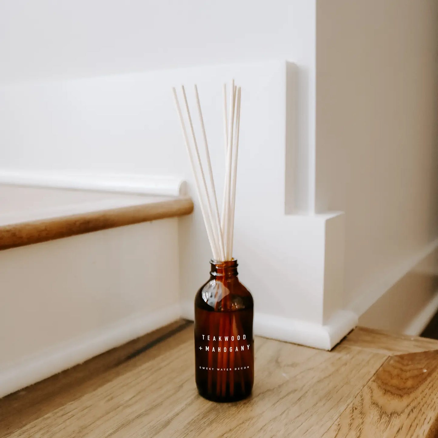 Teakwood And Mahogany Reed Diffuser