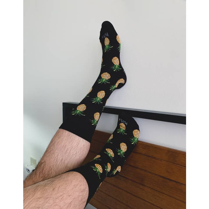 Men's Bamboo Crew Socks Black Pineapples
