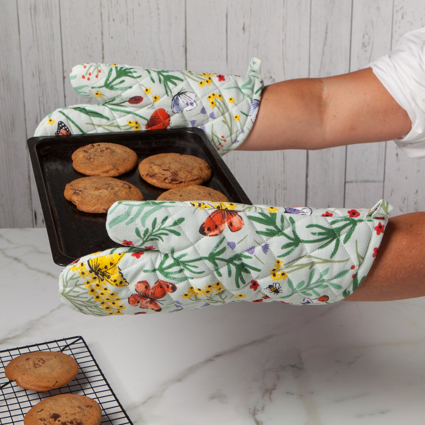 Morning Meadow Set of 2 Oven Mitt